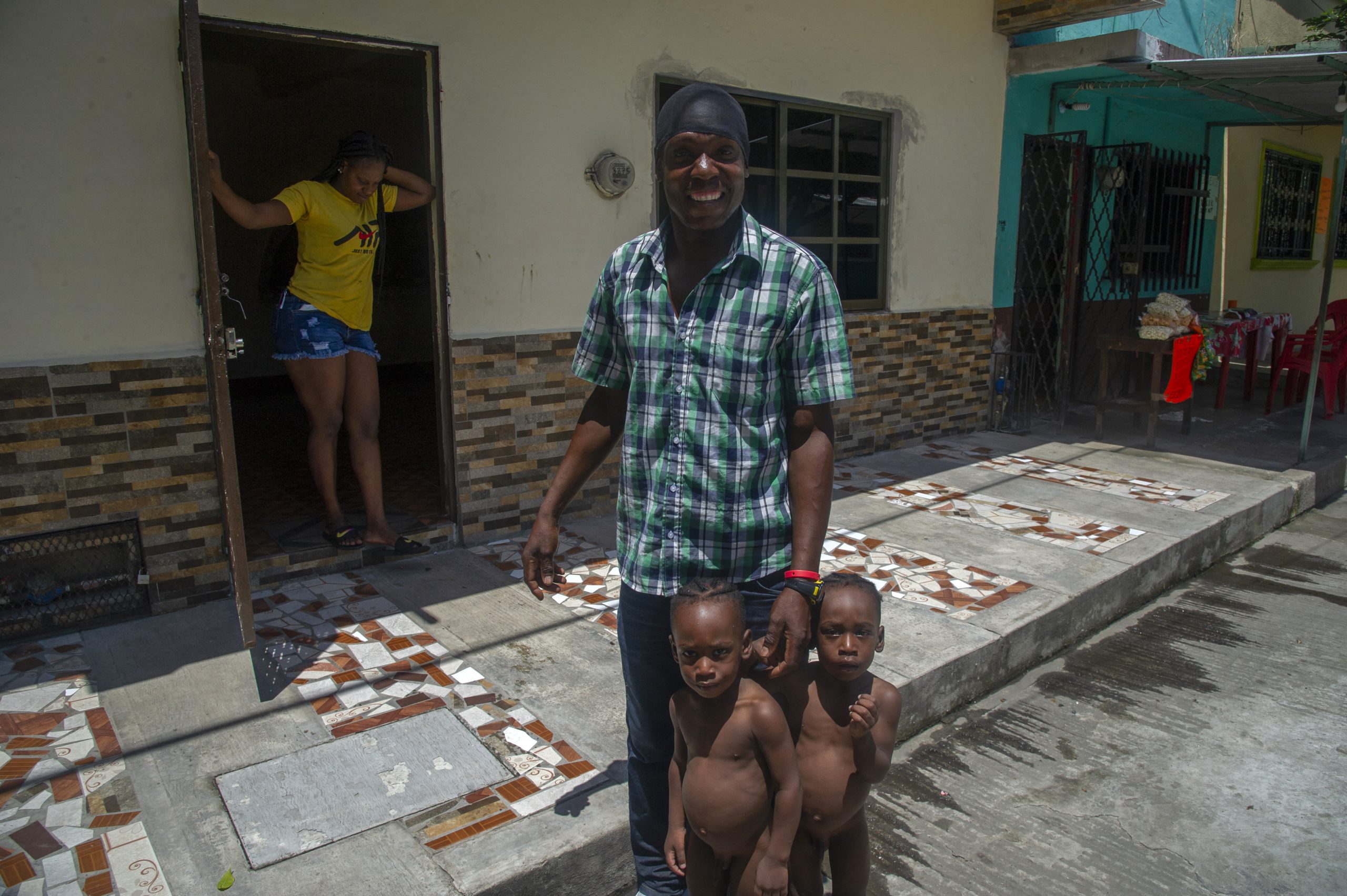 Haitianos huyen de la pobreza y luchan por no quedar atrapados en México