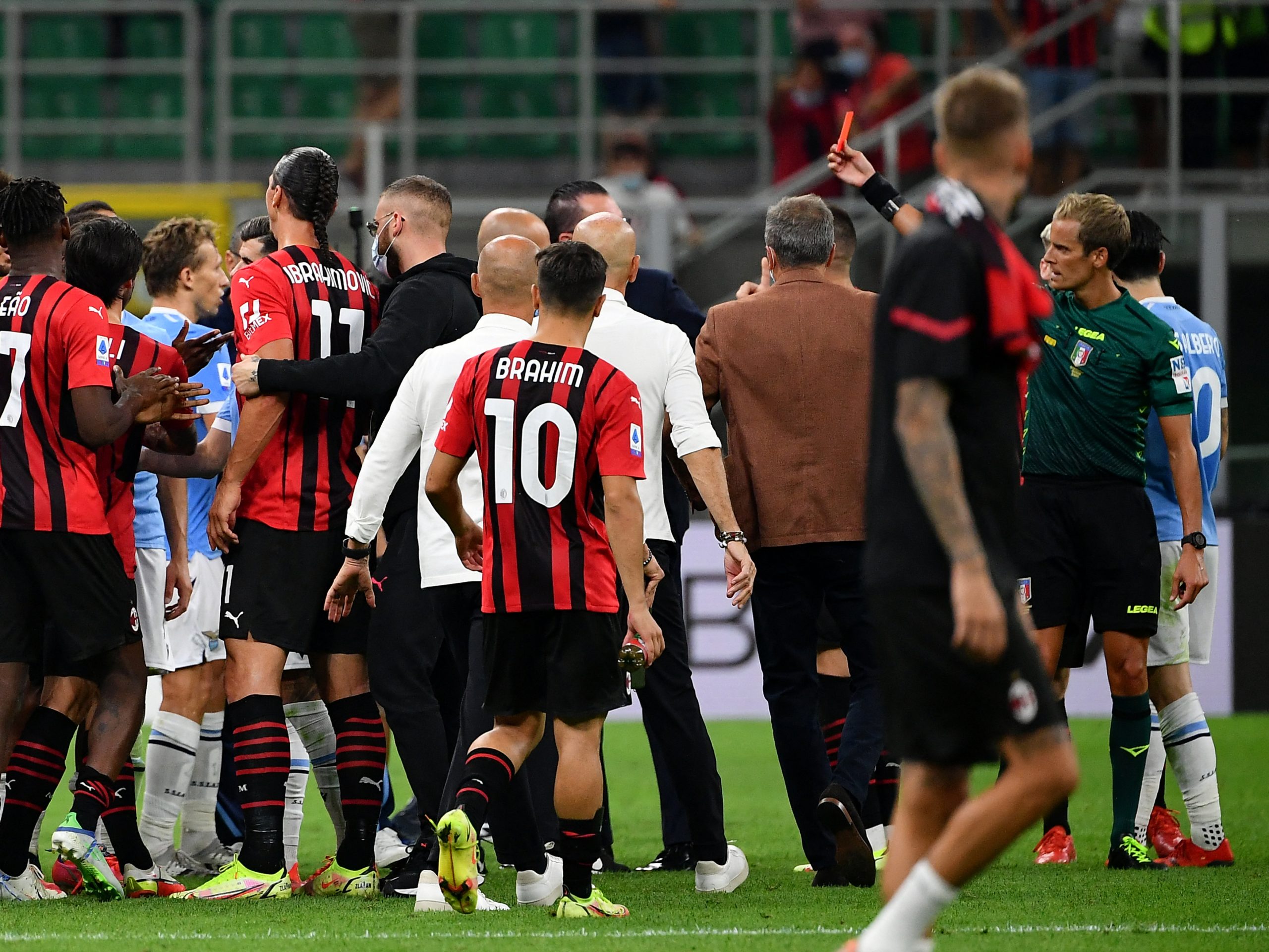 Exige el AC Milan investigar cantos racistas contra sus jugadores