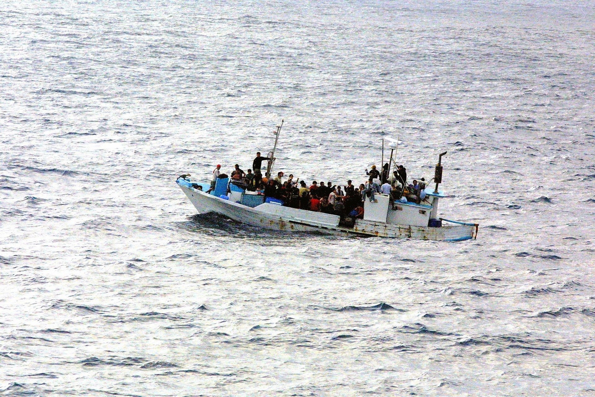 Rescatan en Francia a 108 migrantes que intentaban alcanzar Inglaterra por mar