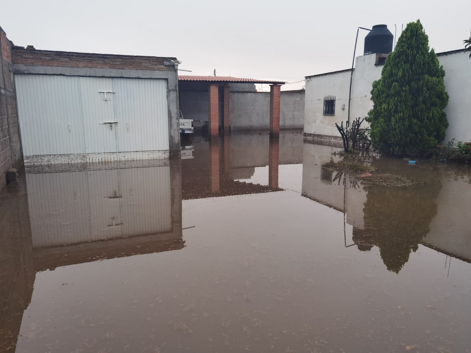 Causan lluvias afectaciones en Ermita de Guadalupe