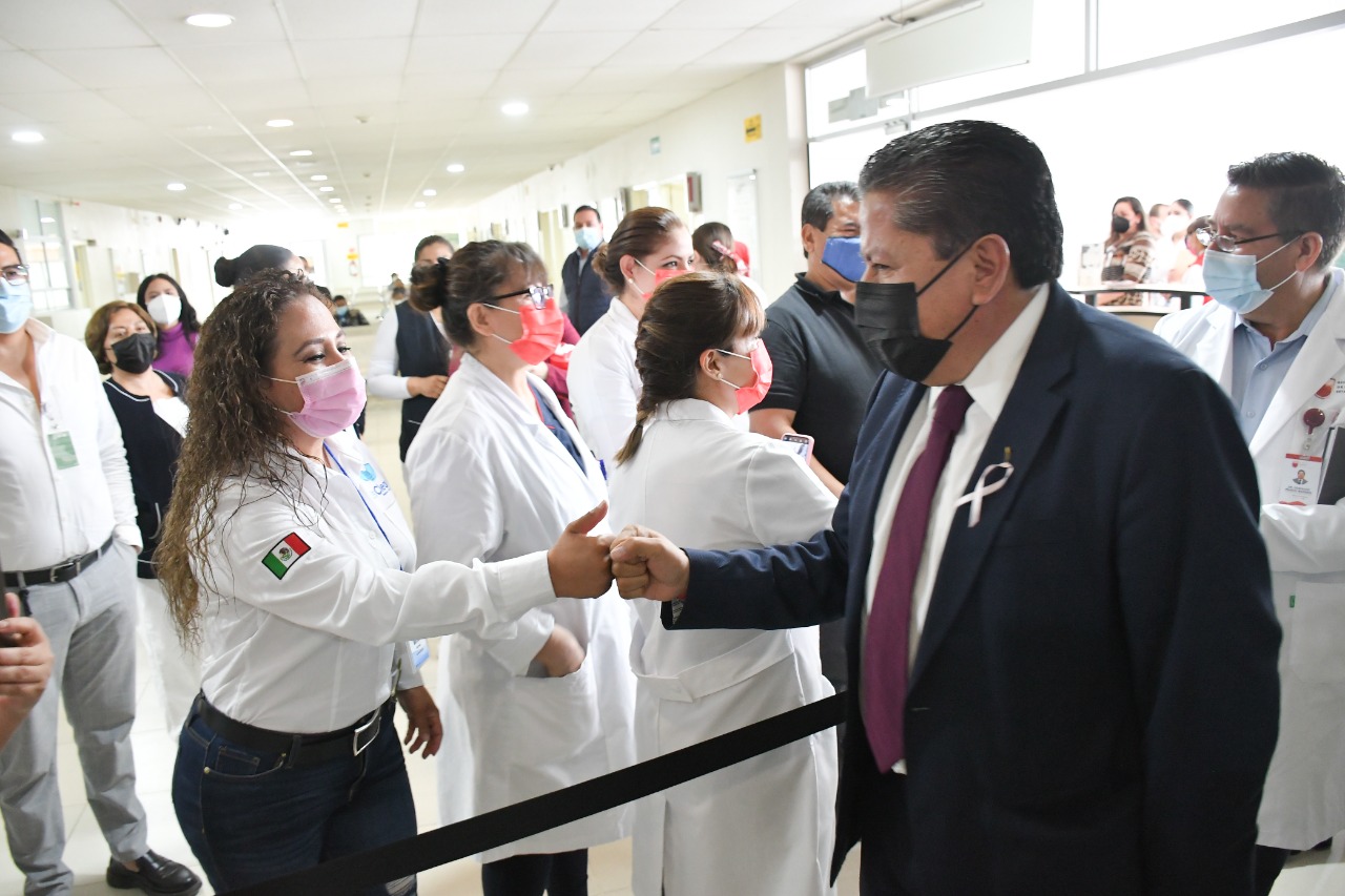 En hospital de Guadalupe inicia David Monreal, entrega de equipo médico