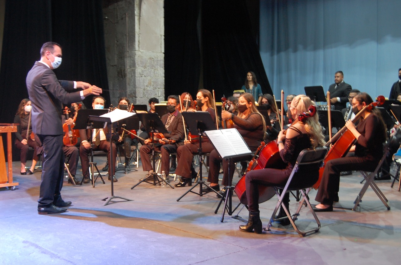 Noche de gala en el teatro Hinojosa con la orquesta sinfónica juvenil