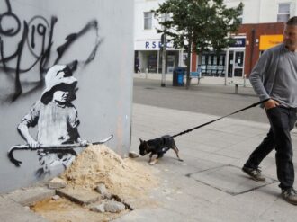 Un pedazo de muro que podría ser subastado por casi 8 mdp, una obra de Banksy