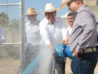 Gobernador David Monreal Ávila inagura pozo de agua potable en Saín Alto