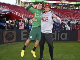 Alfredo Gutiérrez, mexicano de los 49ers, visitió y tuvo divertido momento con el Chucky Lozano