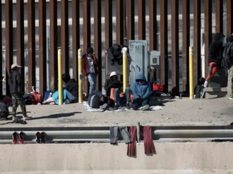 México deporta a niños guatemaltecos hallados en un contenedor, cerca de frontera con EU