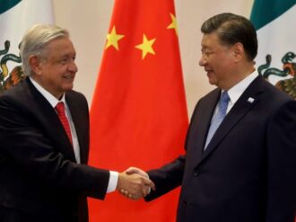 Presidente de China ofrece apoyo a México para compra de suministros para afectados por Otis