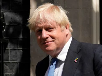 «¡Hasta la vista, baby!», dice Boris Johnson al despedirse del Parlamento británico